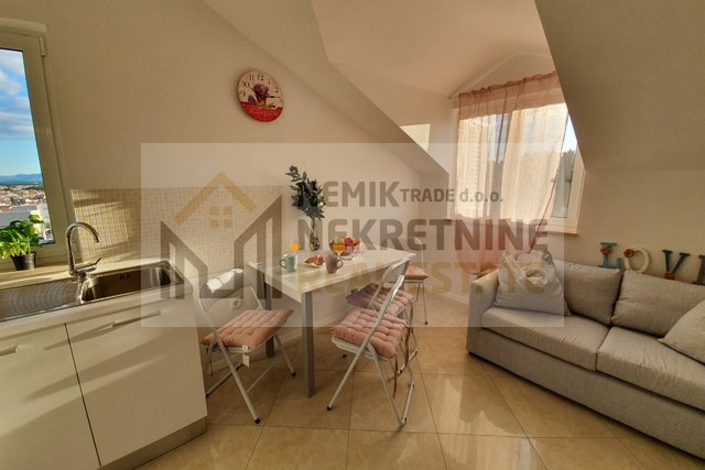 Vodice, smaller two bedroom apartment with sea view