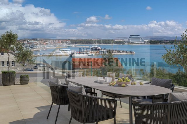 VODICE, PENTHOUSE IN THE CENTER OF VODICE AND NEXT TO THE BEACH