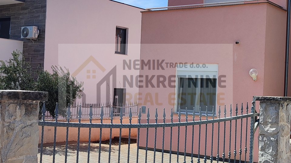 VODICE, DETACHED HOUSE WITH TWO RESIDENTIAL UNITS