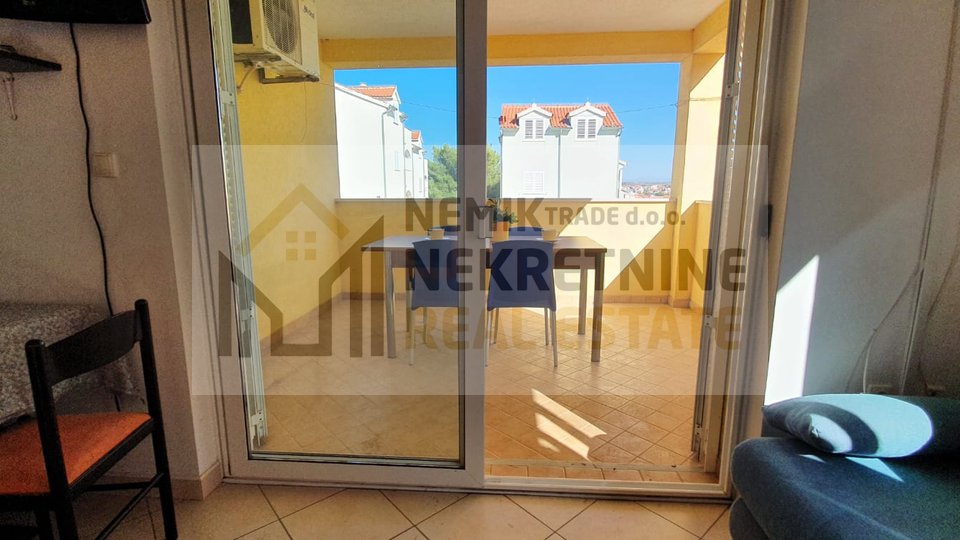 Vodice, two-bedroom apartment with a covered terrace