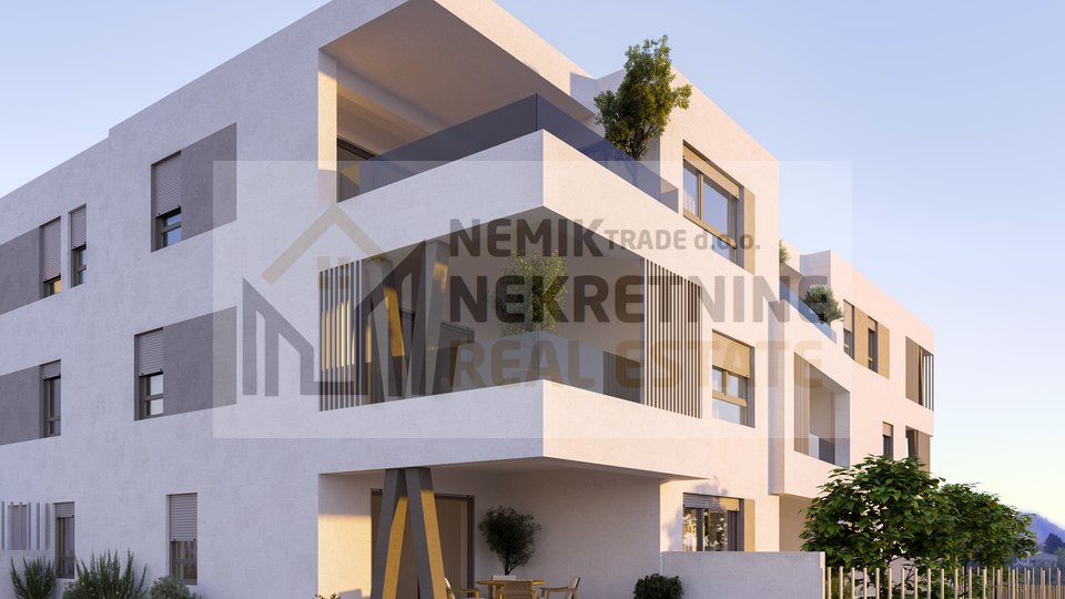 VODICE, TWO-ROOM APARTMENT ON THE GROUND FLOOR WITH TERRACE AND GREEN AREA, 450 M FROM THE BEACH