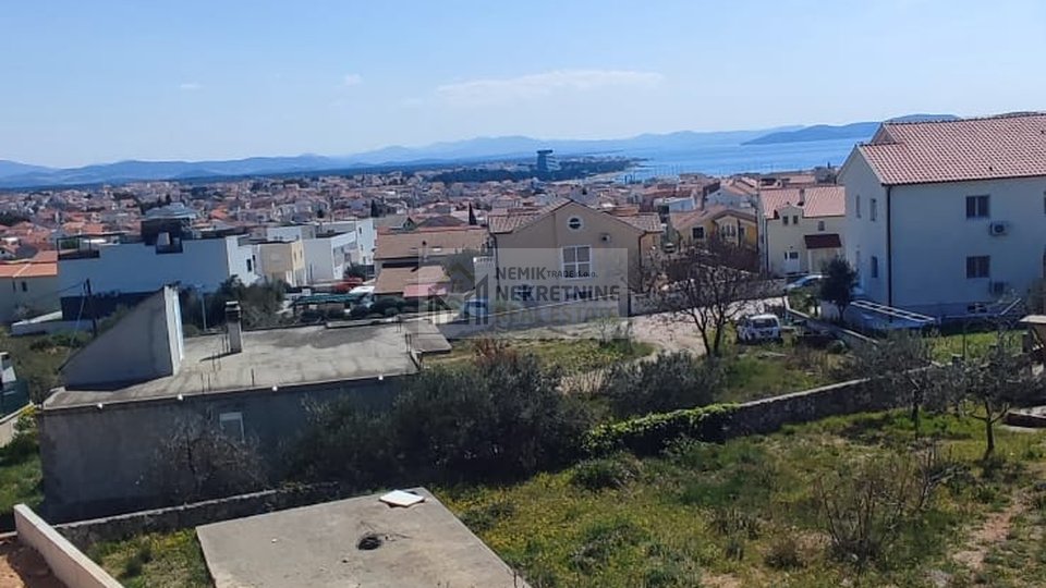 VODICE, NOVOGRADNJA- STAN U PRIZEMLJU SA DVORIŠTEM
