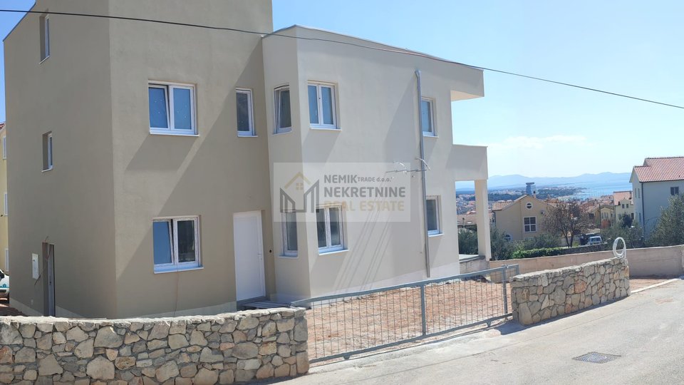 VODICE, NOVOGRADNJA- STAN U PRIZEMLJU SA DVORIŠTEM