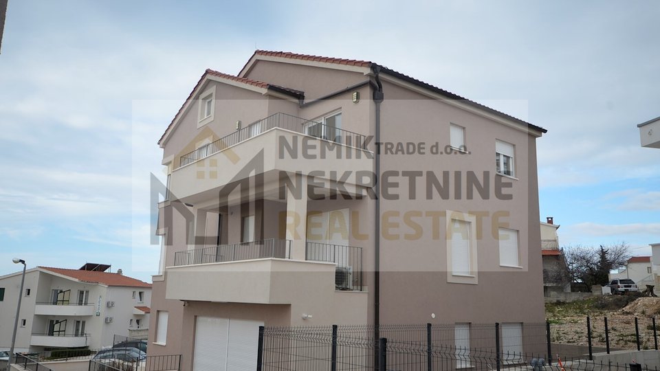 PRIMOŠTEN, NEW BUILDING, APARTMENTS READY TO MOVE IN