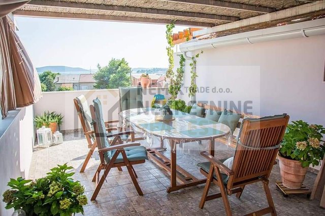 VODICE, HOUSE IN AN EXCELLENT LOCATION, 150 M FROM THE SEA