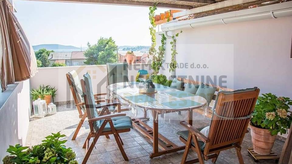 VODICE, HOUSE IN AN EXCELLENT LOCATION, 150 M FROM THE SEA
