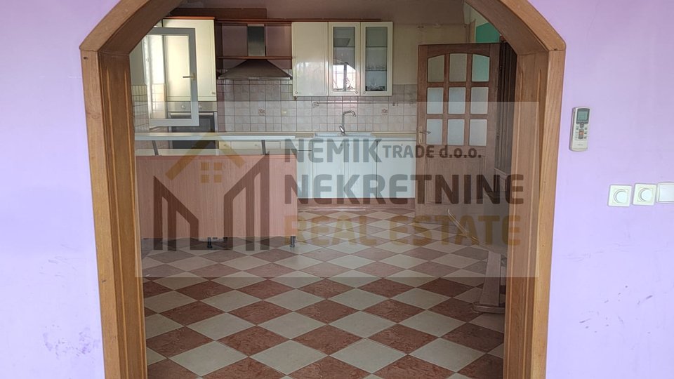 Vodice, apartment on the ground floor of a private house with a yard, 150 m from the sea