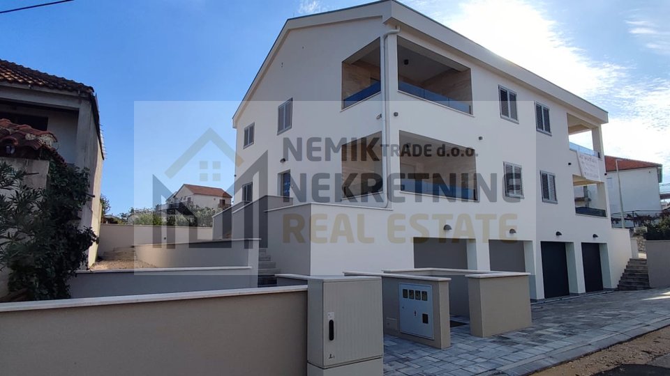 MURTER-BETINA, LAST APARTMENT WITH GARAGE AND SEA VIEW