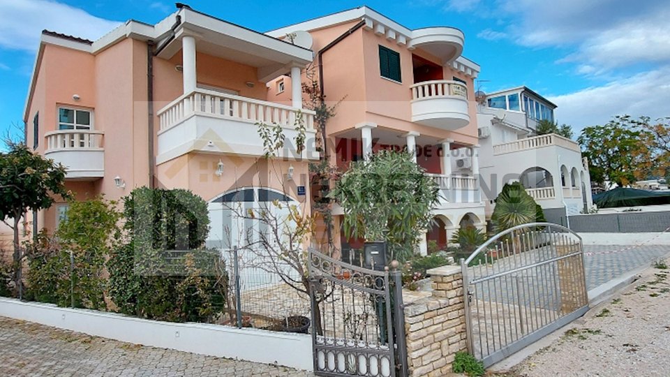 ROGOZNICA, HOUSE WITH 5 APARTMENTS, 1ST ROW BY THE SEA