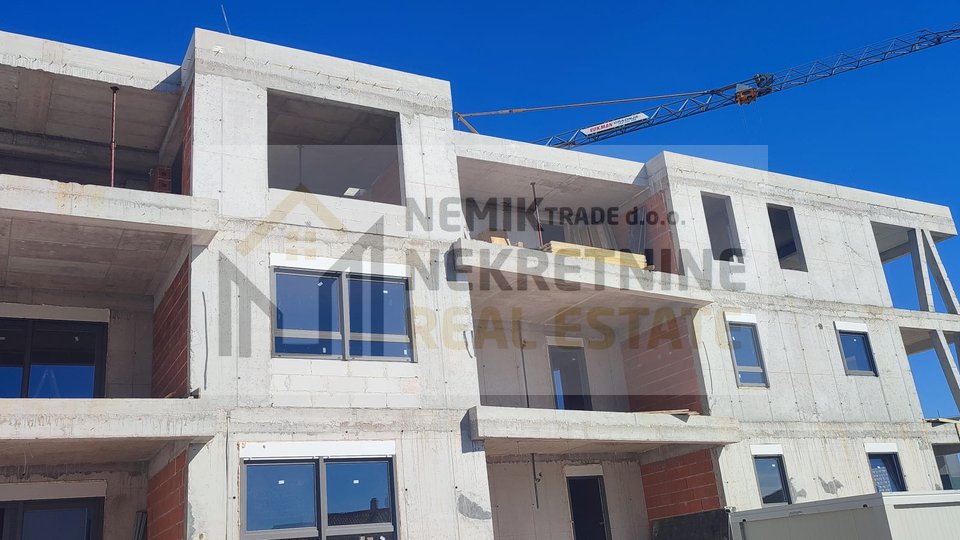 VODICE, THREE-ROOM APARTMENT WITH SPACIOUS TERRACE AND ELEVATOR