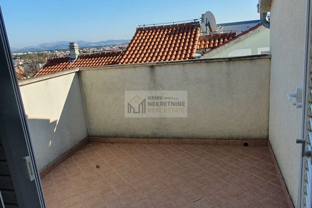 Vodice, Zweizimmerwohnung mit Terrasse