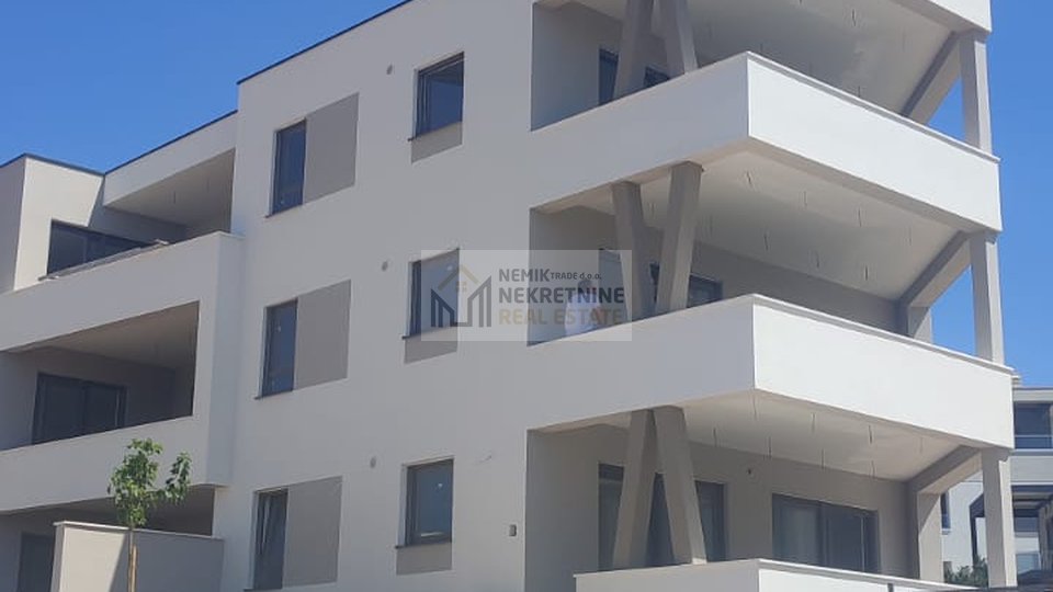 VODICE, THREE-ROOM APARTMENT WITH GARAGE PLACE AND OPEN VIEW