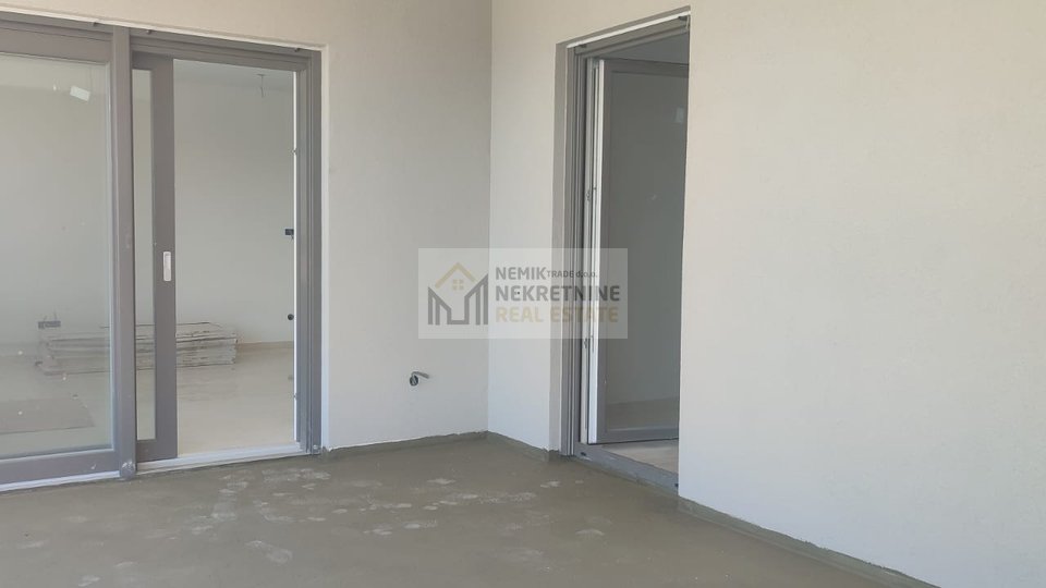 VODICE, THREE-ROOM APARTMENT WITH SPACIOUS TERRACE, GARAGE SPACE AND ELEVATOR