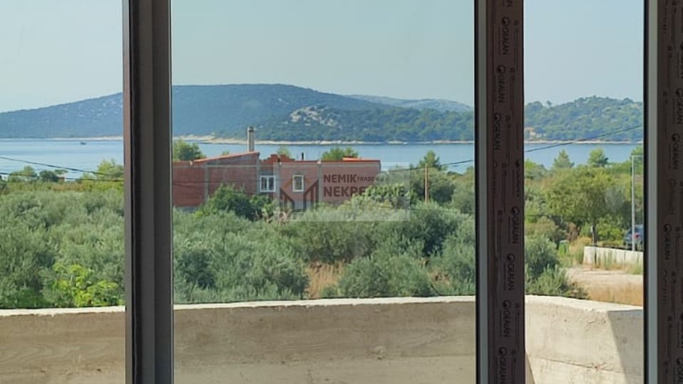 VODICE, NEUE EINRICHTUNG! WOHNUNG IN DER NÄHE DES MEERES