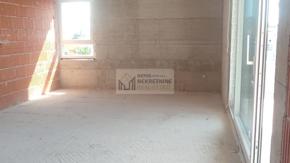 VODICE, NEUE EINRICHTUNG! WOHNUNG IN DER NÄHE DES MEERES