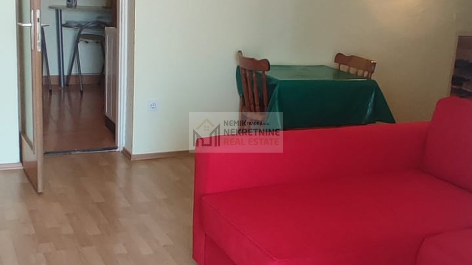 Vodice, mali apartman u samom centru s pogledom na more