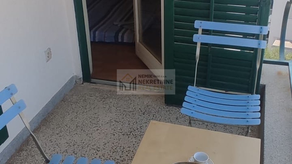 Vodice, mali apartman u samom centru s pogledom na more