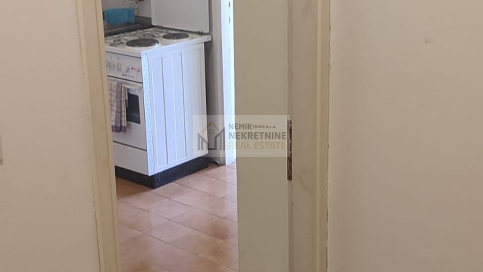 Vodice, mali apartman u samom centru s pogledom na more