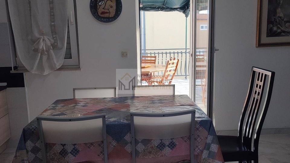 VODICE, HAUS IN TOLLER LAGE MIT 5 WOHNEINHEITEN