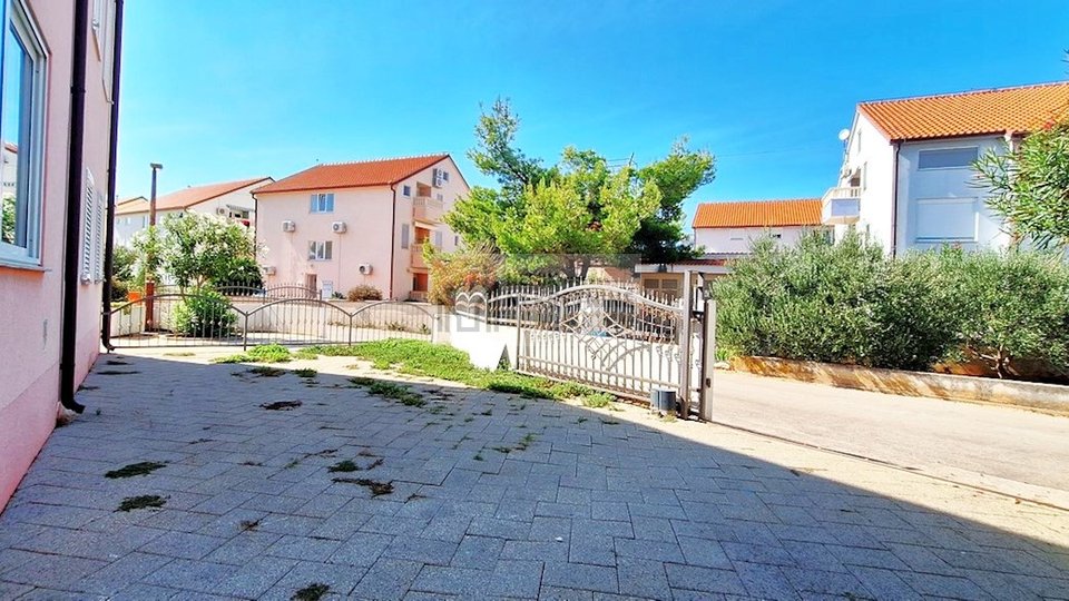 SRIMA, VODICE, APARTMAN 100 M OD MORA