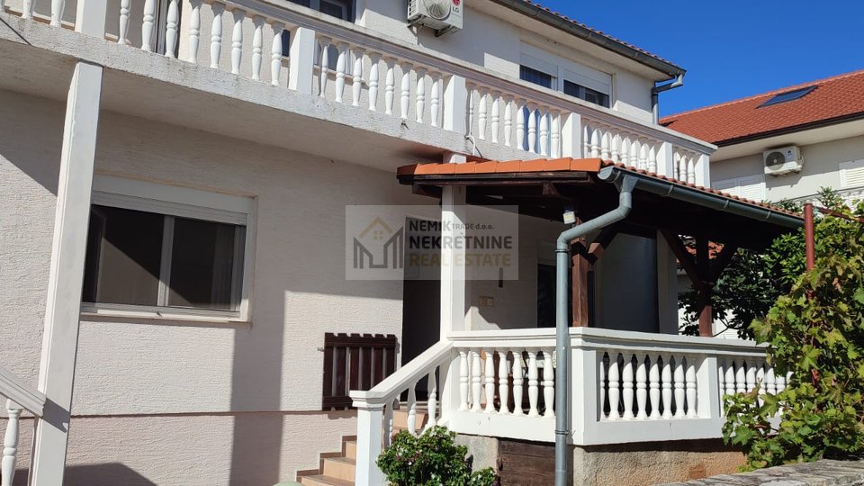 VODICE, DETACHED HOUSE IN A QUIET LOCATION WITH THREE RESIDENTIAL UNITS