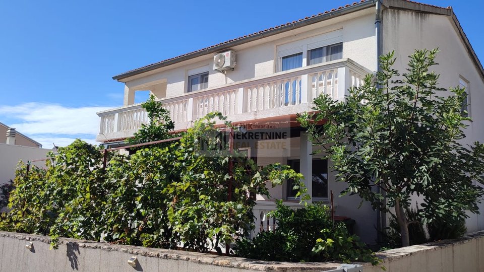 VODICE, DETACHED HOUSE IN A QUIET LOCATION WITH THREE RESIDENTIAL UNITS