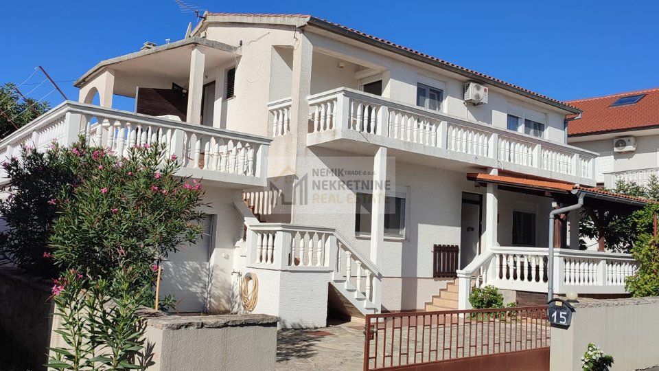 VODICE, DETACHED HOUSE IN A QUIET LOCATION WITH THREE RESIDENTIAL UNITS