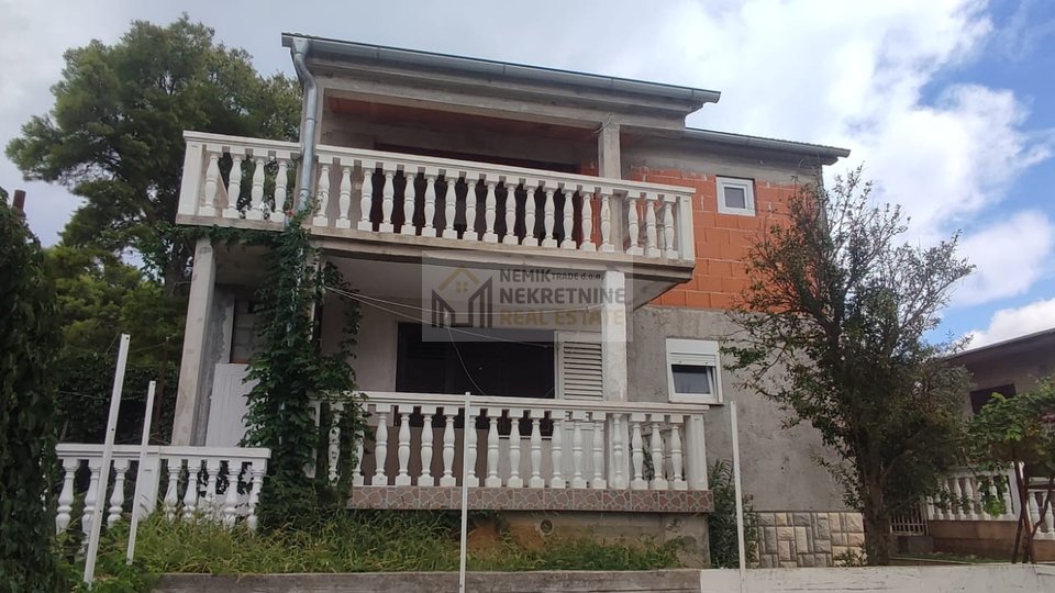 ROROZNICA, PODGLAVICA, DETACHED HOUSE WITH TWO DWELLING UNITS