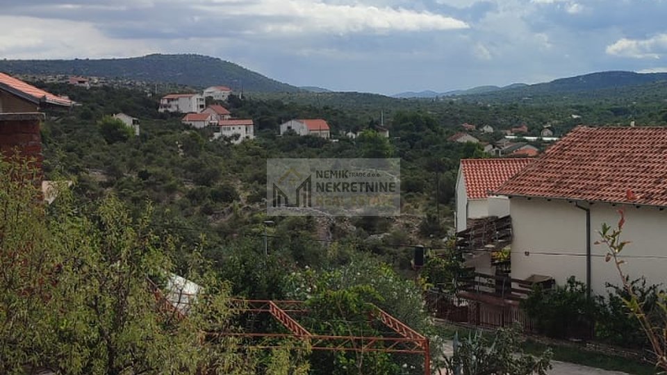 ROROZNICA, PODGLAVICA, DETACHED HOUSE WITH TWO DWELLING UNITS