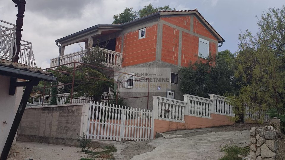 ROROZNICA, PODGLAVICA, DETACHED HOUSE WITH TWO DWELLING UNITS