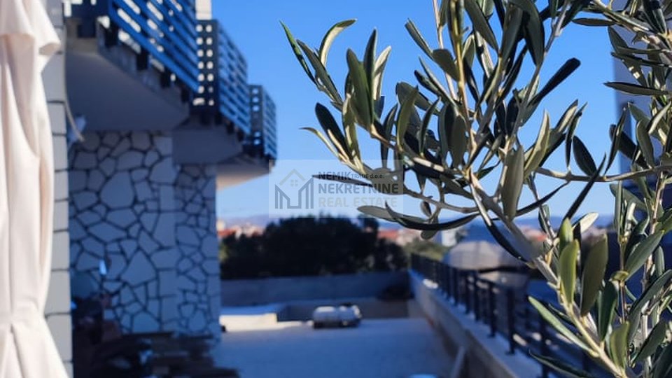 VODICE, APARTMENT WITH SWIMMING POOL, IDEAL FOR TOURIST EXPLOITATION