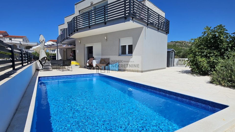 VODICE, APARTMENT WITH SWIMMING POOL, IDEAL FOR TOURIST EXPLOITATION