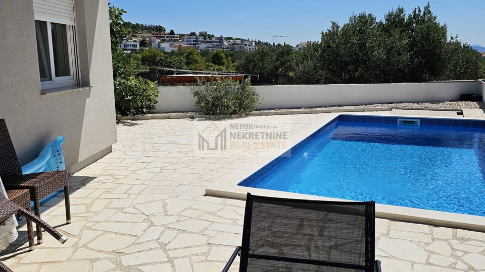 VODICE, APARTMENT WITH SWIMMING POOL, IDEAL FOR TOURIST EXPLOITATION